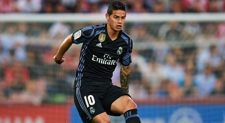 
                <strong>James Rodriguez</strong><br>
                Der FC Bayern München hat sich einen ganz dicken Fisch geangelt: James Rodriguez! Der 26-jährige Kolumbianer gewann mit Real Madrid zwei Mal die Champions League, hatte unter Coach Zinedine Zidane aber einen schweren Stand. Deshalb schlug der FC Bayern zu und lieh den offensiven Mittelfeldspieler auf expliziten Wunsch von Trainer Carlo Ancelotti für zwei Jahre aus - inklusive anschließender Kaufoption. Die Leihgebühr soll sich auf zehn Millionen Euro belaufen. Im Sommer 2014, nachdem Rodriguez bei der WM in Brasilien glänzte, kaufte ihn Real für kolportierte 75 Millionen Euro Ablöse vom AS Monaco.
              