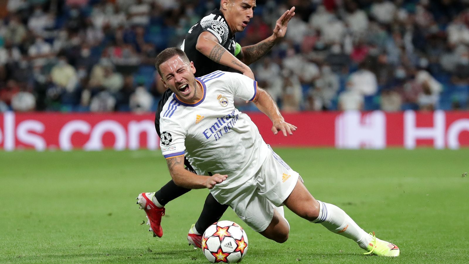 
                <strong>Real und Barca blamieren sich in der Champions League</strong><br>
                In den spanischen Medien regierten an diesem zweiten Champions-League-Spieltag die Krisenberichte: Real Madrid erlitt gegen Sheriff Tiraspol eine der sensationellsten Blamagen der Wettbewerbsgeschichte. Barca kam bei Benfica mit 0:3 unter die Räder und ist aktuell punkt- und torlos Gruppenletzter.
              