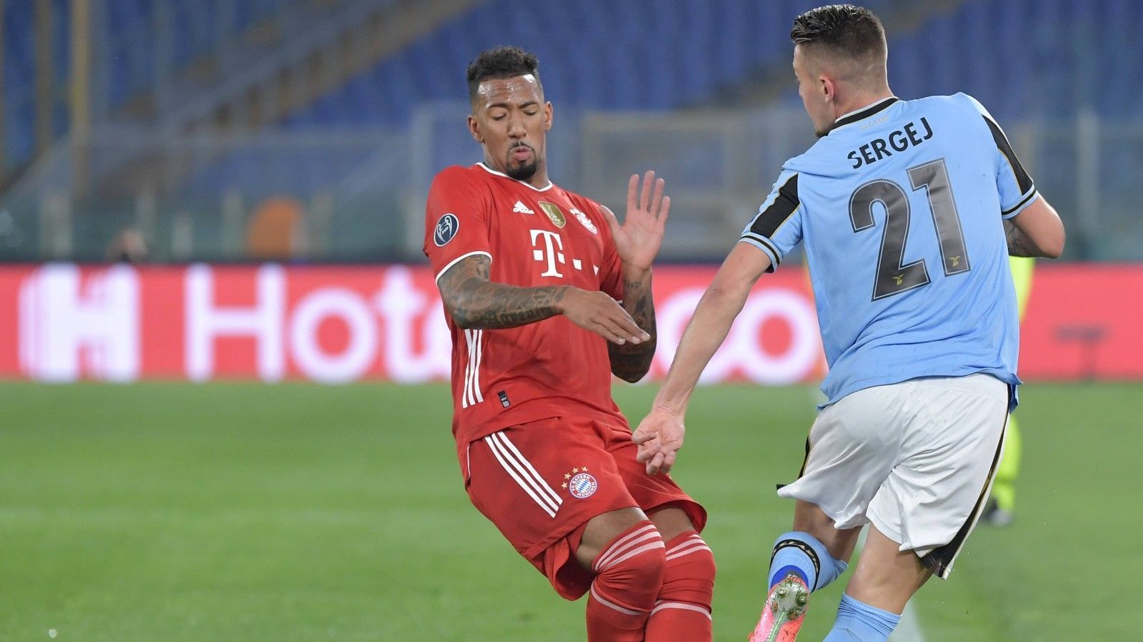 
                <strong>Jerome Boateng</strong><br>
                Zu Beginn mit einem konzentrierten Auftritt, ein Stellungsfehler inklusive Wegrutschen ermöglicht Lazio aber eine Chance. ran-Note: 3
              