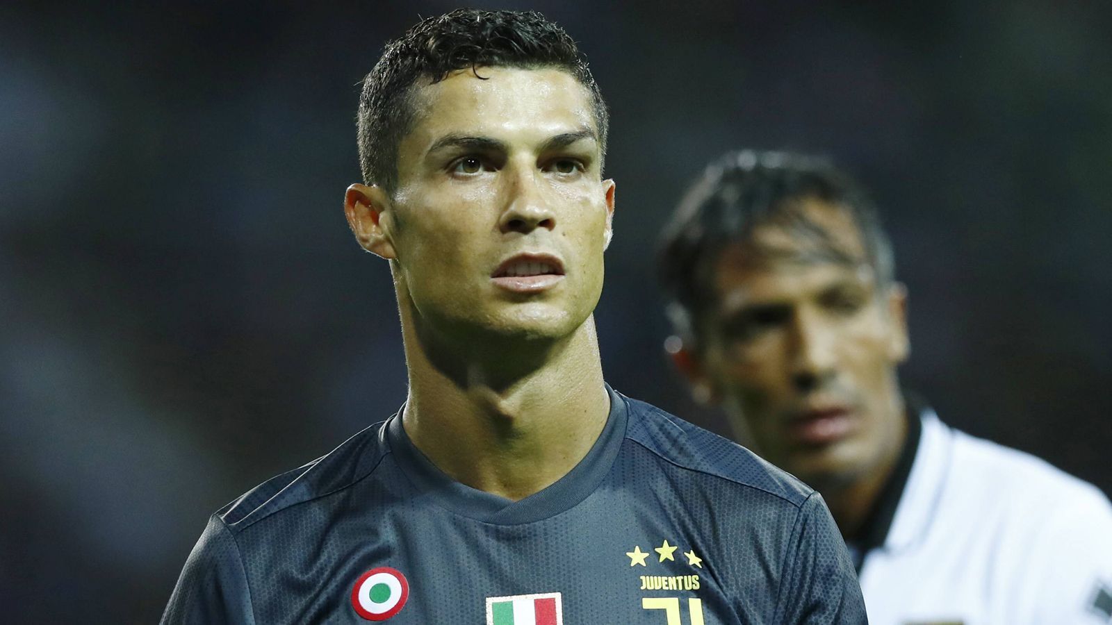 
                <strong>2. Cristiano Ronaldo (Juventus Turin)</strong><br>
                118 Millionen Euro pro Jahr
              