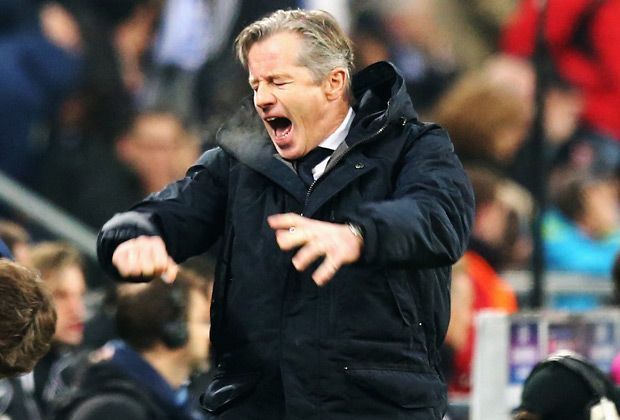 
                <strong>Dauerthema der Hinrunde: Jens Keller</strong><br>
                Seit etwas mehr als einem Jahr ist Jens Keller Trainer bei Schalke 04. Und genau so lange steht der Schwabe in der Öffentlichkeit auch in der Kritik. Vor einigen Wochen scheint sein Aus im Winter beschlossen. Doch mit einem Schlussspurt rettet er sich über den Jahreswechsel
              
