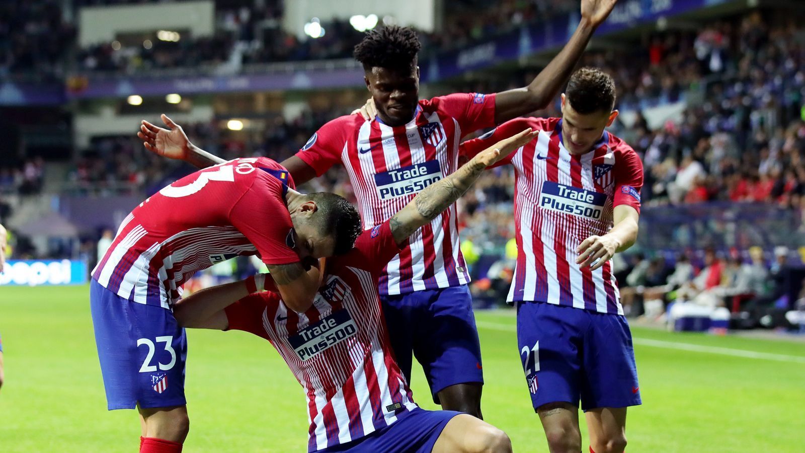 
                <strong>Real vs. Atletico: Der UEFA Supercup in Bildern</strong><br>
                Atletico Madrid hat den Real-Fluch gebrochen! Nach zwei Final-Niederlagen gegen die Königlichen in der Champions League gewannen die Rojiblancos das Stadtduell im UEFA Supercup in Tallinn mit 4:2 nach Verlängerung und sicherten sich den ersten Titel der neuen Saison. ran.de zeigt die Bilder zum Spiel.
              