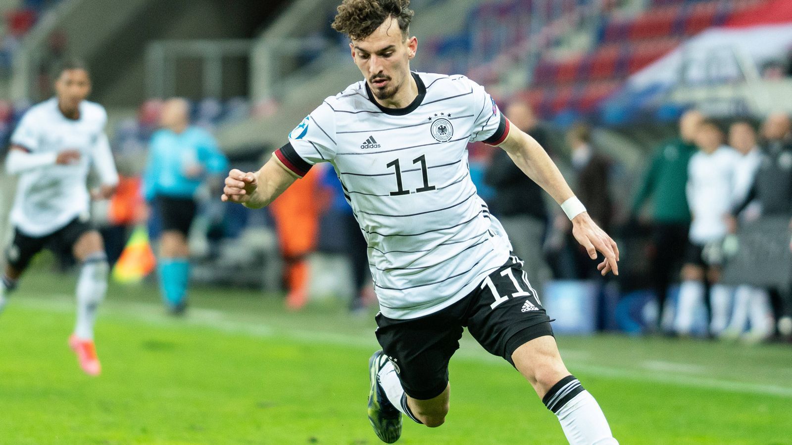 
                <strong>Mergim Berisha</strong><br>
                Ist im Offensivspiel der U21 ein wichtiger Faktor. Er wird gegen die Rumänen von Beginn an auf dem Platz stehen.
              