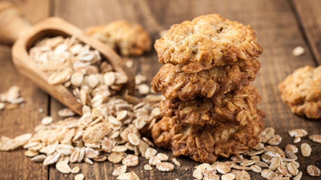 Vegan, lecker und der perfekte Abnehm-Snack: Haferkekse aus nur zwei Zutaten.