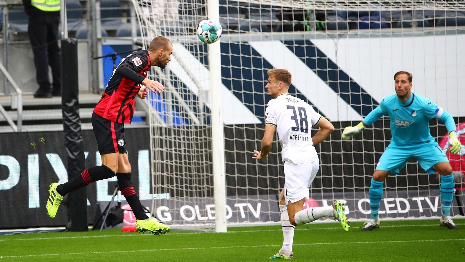 
                <strong>Die meisten gewonnenen Kopfballduelle</strong><br>
                1. Platz: Bas Dost (Eintracht Frankfurt) - 742. Platz: Fabian Klos (Arminia Bielefeld) - 713. Platz: Mats Hummels (Borussia Dortmund) - 68
              