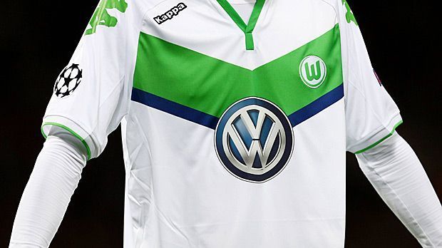 
                <strong>VfL Wolfsburg</strong><br>
                VfL Wolfsburg: Der DFB-Pokalsieger gehört zu 100 Prozent Volkswagen. Dafür wandern jährlich 90 Millionen auf das Konto der "Wölfe". Keine Frage: Ohne den finanzkräftigen Haupt- und Trikotsponsor müsste der VfL seine Ambitionen extrem herunterschrauben.
              