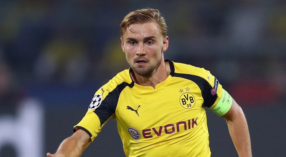 
                <strong>Marcel Schmelzer</strong><br>
                Abwehr: Marcel Schmelzer - Borussia Dortmund, 9 Jahre. Egal ob unter Coach Thomas Tuchel oder Jürgen Klopp, Schmelzer ist fester Bestandteil im Dortmunder Team.
              