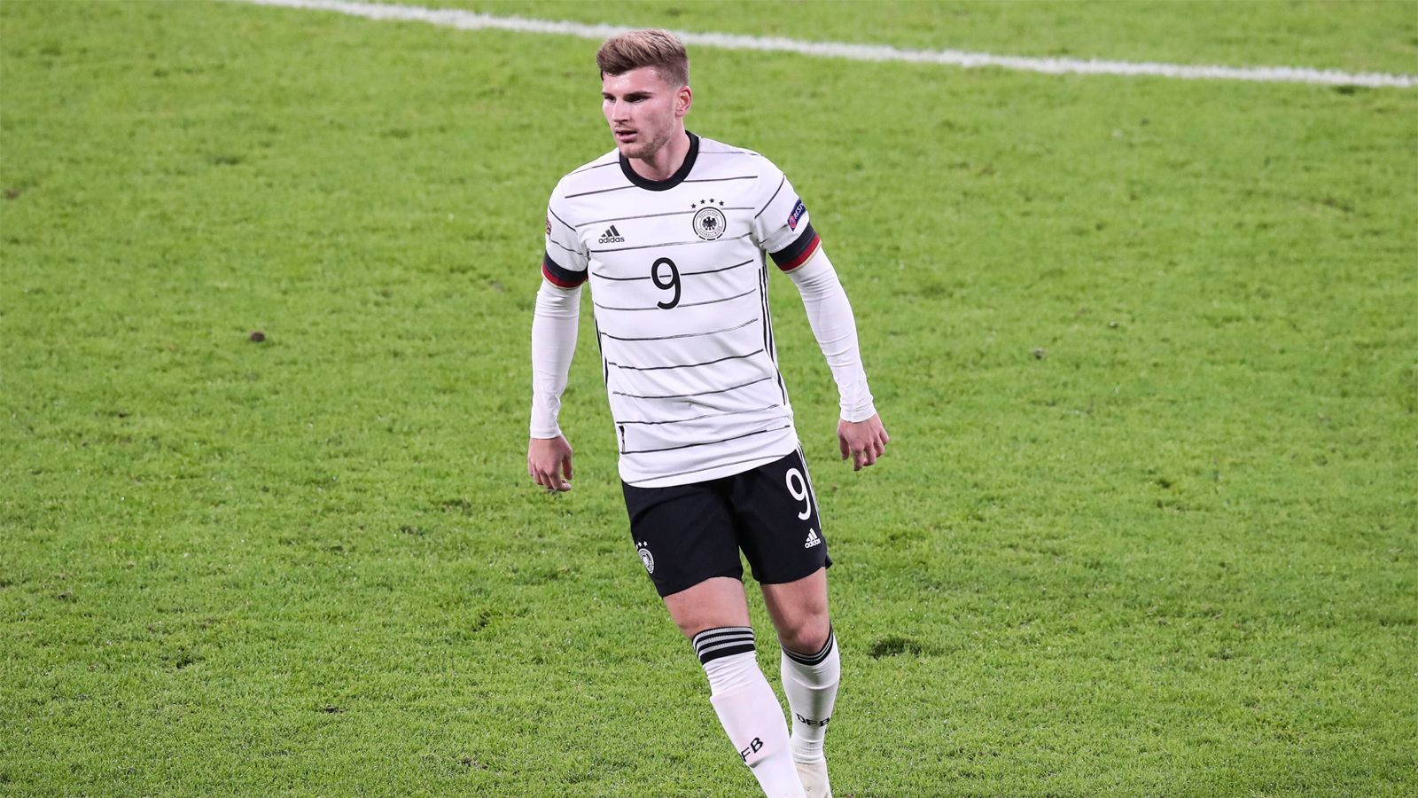 
                <strong>Timo Werner</strong><br>
                Kommt in der 56. Minute, um endlich mal für Gefahr und vor allem Chancen zu sorgen. Er hat die beste des Spiels, verstolpert nach einem Konter aber freistehend sehr kläglich. Ansonsten nicht zu sehen. ran-Note: 5
              