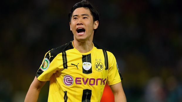 
                <strong>Shinji Kagawa (Borussia Dortmund)</strong><br>
                Offensives Mittelfeld: Shinji Kagawa (Borussia Dortmund): Manchester United zahlte für den Japaner im Sommer 2012 angeblich 16 Millionen Euro Ablöse. Doch für den Spieler erfüllte sich in England nicht der Traum von der großen Karriere. Vielmehr wurde er zum Dauer-Reservisten. Dortmund erlöste Kagawa von seinem Schicksal durch den Rückkauf im Sommer 2014 für gerade einmal acht Millionen Euro. An seiner alten Wirkungsstätte glänzt der Nationalspieler bis heute.
              