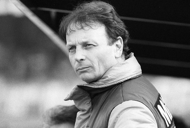 
                <strong>AC Perugia (1978/79)</strong><br>
                Nicht zu glauben, aber wahr: Der AC Perugia blieb unter Trainer Ilario Castagner in der Saison 1978/79 ebenfalls ungeschlagen - doch es reichte nicht für die Meisterschaft. 11 Siege und 19 Unentschieden waren zu wenig, um den Triumph des AC Mailand zu verhindern.
              