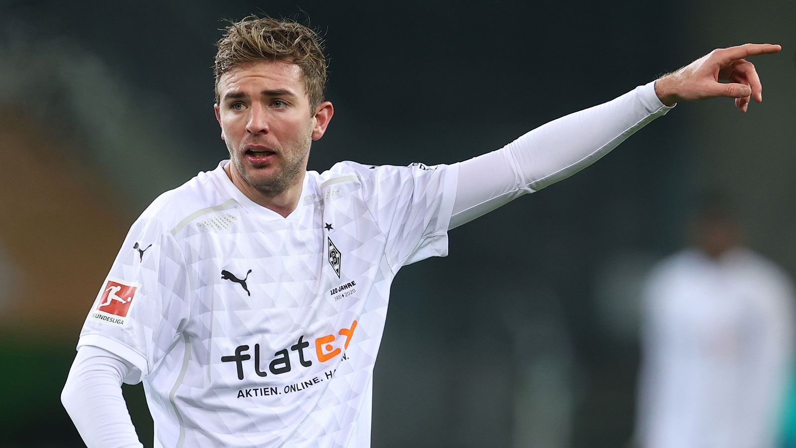 
                <strong>Christoph Kramer</strong><br>
                Klarer Chef im Mittelfeld und mit seinen umsichtigen, aber gleichzeig gedankenschnellen Aktionen wichtiger Antreiber im Spiel der Fohlen. Baut in der zweiten Hälfte etwas ab, hat aber bis zu seiner Auswechslung nach 76 Minuten die meisten Ballaktionen und Pässe auf Seiten der Gastgeber. Auch in den Zweikämpfen mit beinahe zwei Drittel gewonnen Duellen. ran-Note: 3
              