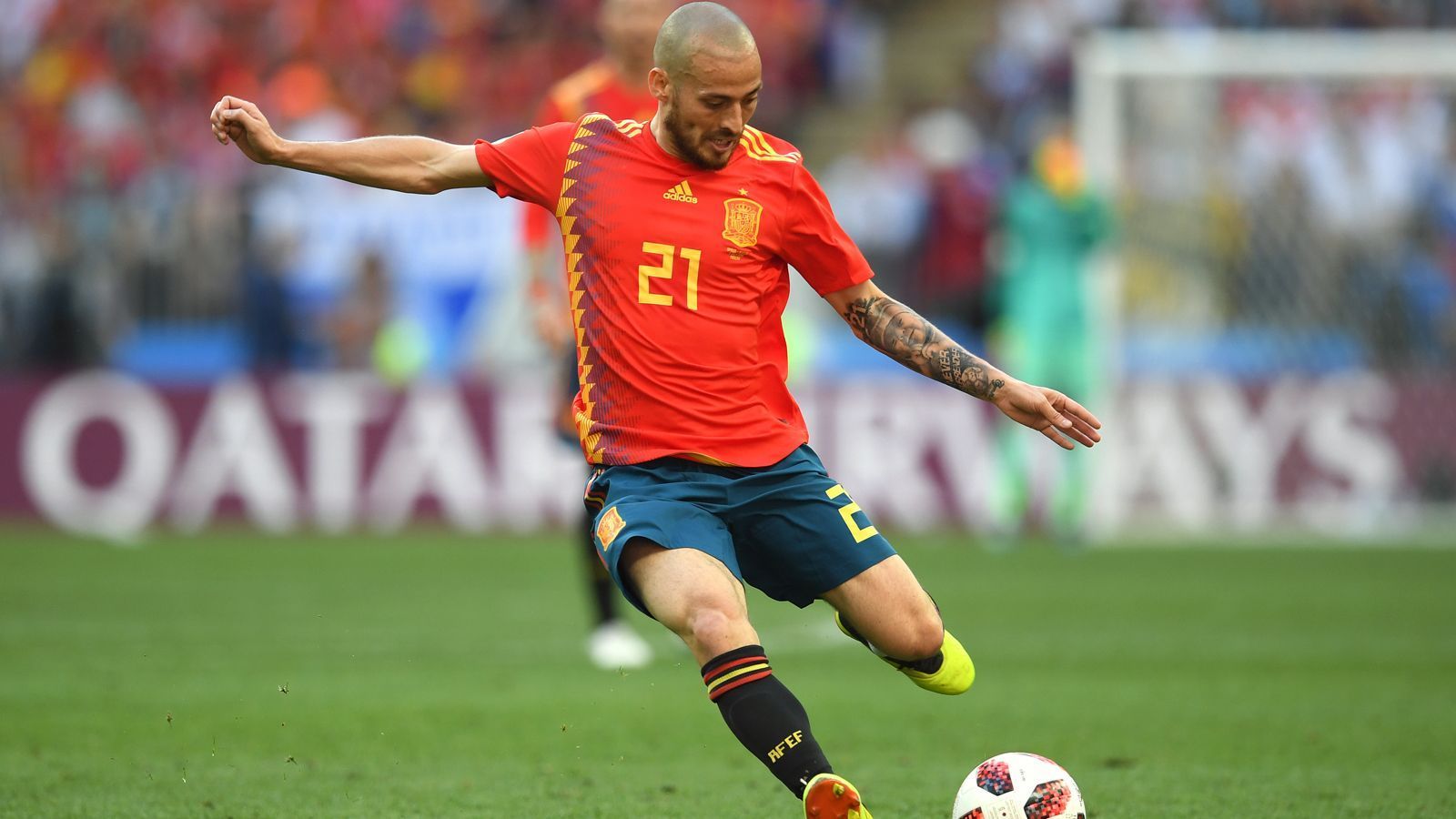 
                <strong>David Silva (Spanien)</strong><br>
                Nach Andres Iniesta und Gerard Pique hat nun mit David Silva ein weiterer Spanier seinen sofortigen Rückzug aus dem Nationalteam erklärt. "Die Seleccion hat mir alles gegeben und mich als Spieler und Mensch wachsen lassen", schrieb der Offensivspieler von Manchester City in einer persönlichen Mitteilung. Nach 125 Länderspielen und 35 Toren in zwölf Jahren konzentriert sich Silva nun auf seine Aufgaben beim amtierenden englischen Meister. Mit Spaniens Nationalmannschaft gewann der 32-Jährige die EM-Titel 2008 und 2012 sowie den WM-Titel im Jahr 2010.
              