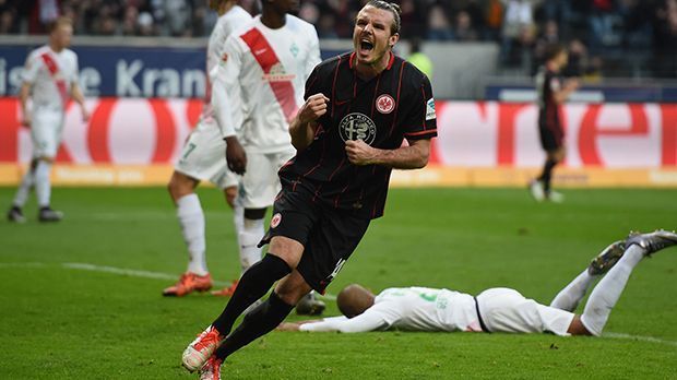 
                <strong>Angriff: Alex Meier (33, Eintracht Frankfurt)</strong><br>
                Angriff: Alex Meier (33, Eintracht Frankfurt): In Frankfurt ist Alexander Meier ein Phänomen. Vergangene Saison wurde er mit 19 Treffern Torschützenkönig, bis zum jetztigen Zeitpunkt der Saison 2015/16 sind es bereits zehn - und das obwohl Meier die ersten Spiele der Saison verletzungsbedingt verpasste. Am Wochenende zerlegte Meier Wolfsburg mit einem Hattrick im Alleingang. Auch wenn Meier seit Jahren Frankfurts Torjäger ist, es scheint, als würde er in seinen 30igern erst so richtig aufdrehen.
              