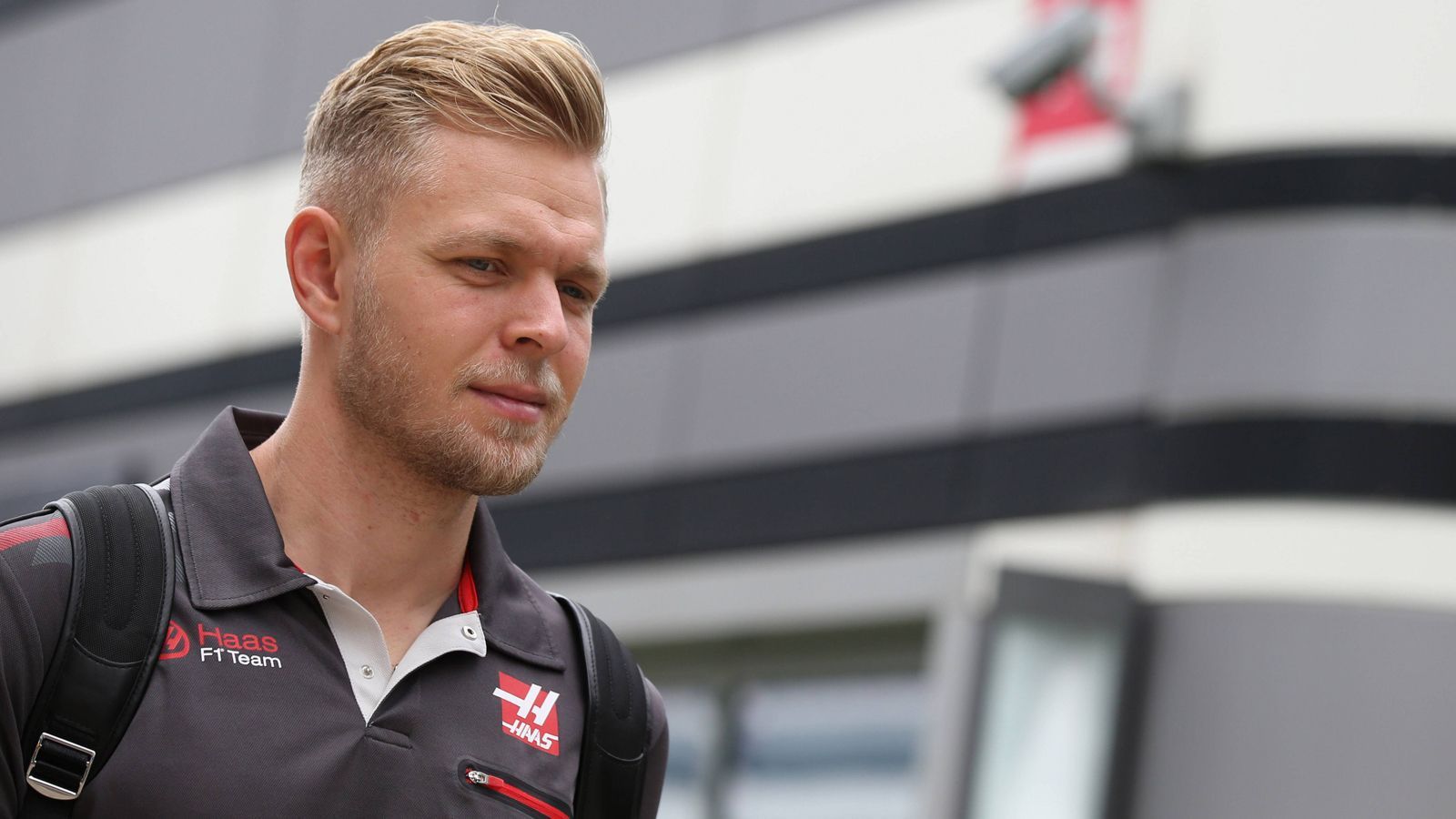 
                <strong>Kevin Magnussen (Haas)</strong><br>
                Kevin Magnussen. Sein Vertrag gilt ebenfalls bis 2019. Für den Dänen ist es seine sechste Formel-1-Saison, seine Dritte für das Haas-F1-Team. Aber auch seine Letzte?
              