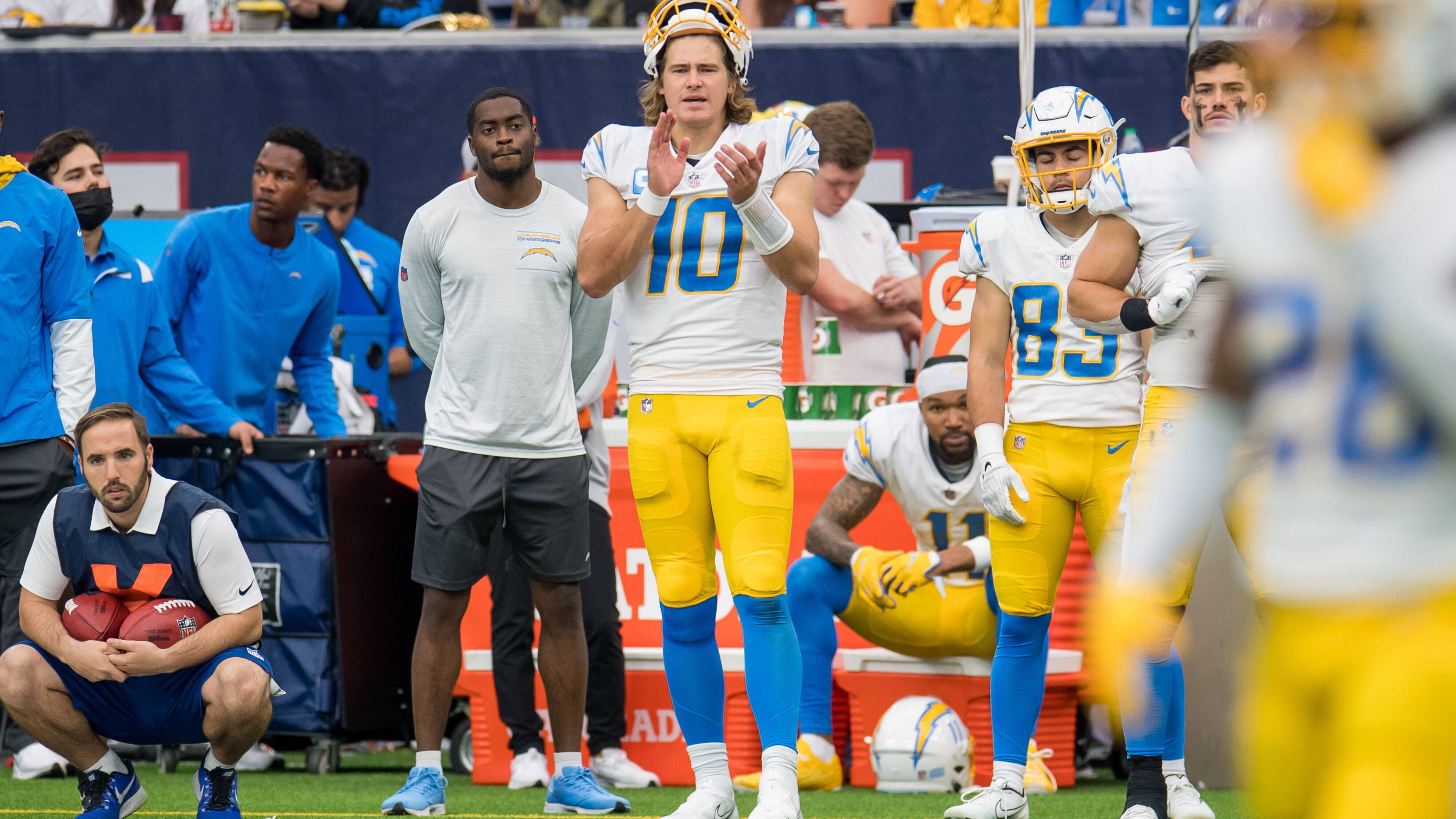 <strong>Los Angeles Chargers: Schwächen</strong><br>Verletzungen in der NFL gelten oft als Zufallsprodukte und Pech und lassen sich kaum quantifizieren. Die Chargers mussten in den letzten Spielzeiten deutlich häufiger auf ihre Star-Spieler verzichten, als ihnen lieb seien dürfte. Das mitunter große Lazarett hatte einen Anteil daran, dass die Chargers bisher nur selten mit voller Power spielen konnten.