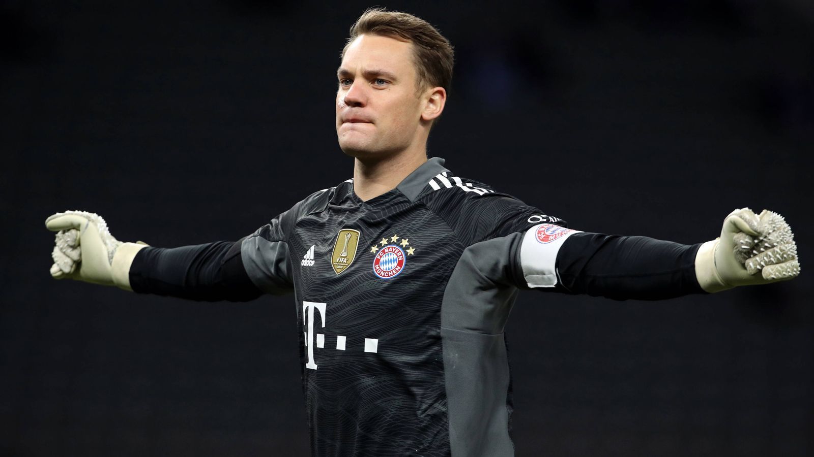 
                <strong>Manuel Neuer</strong><br>
                Ist bei einem Kopfball von Belfodil zur Stelle, muss sonst in Halbzeit eins nicht groß eingreifen. Ist auch im weiteren Spielverlauf kaum gefordert. Beim Gegentor machtlos. ran-Note: 3
              