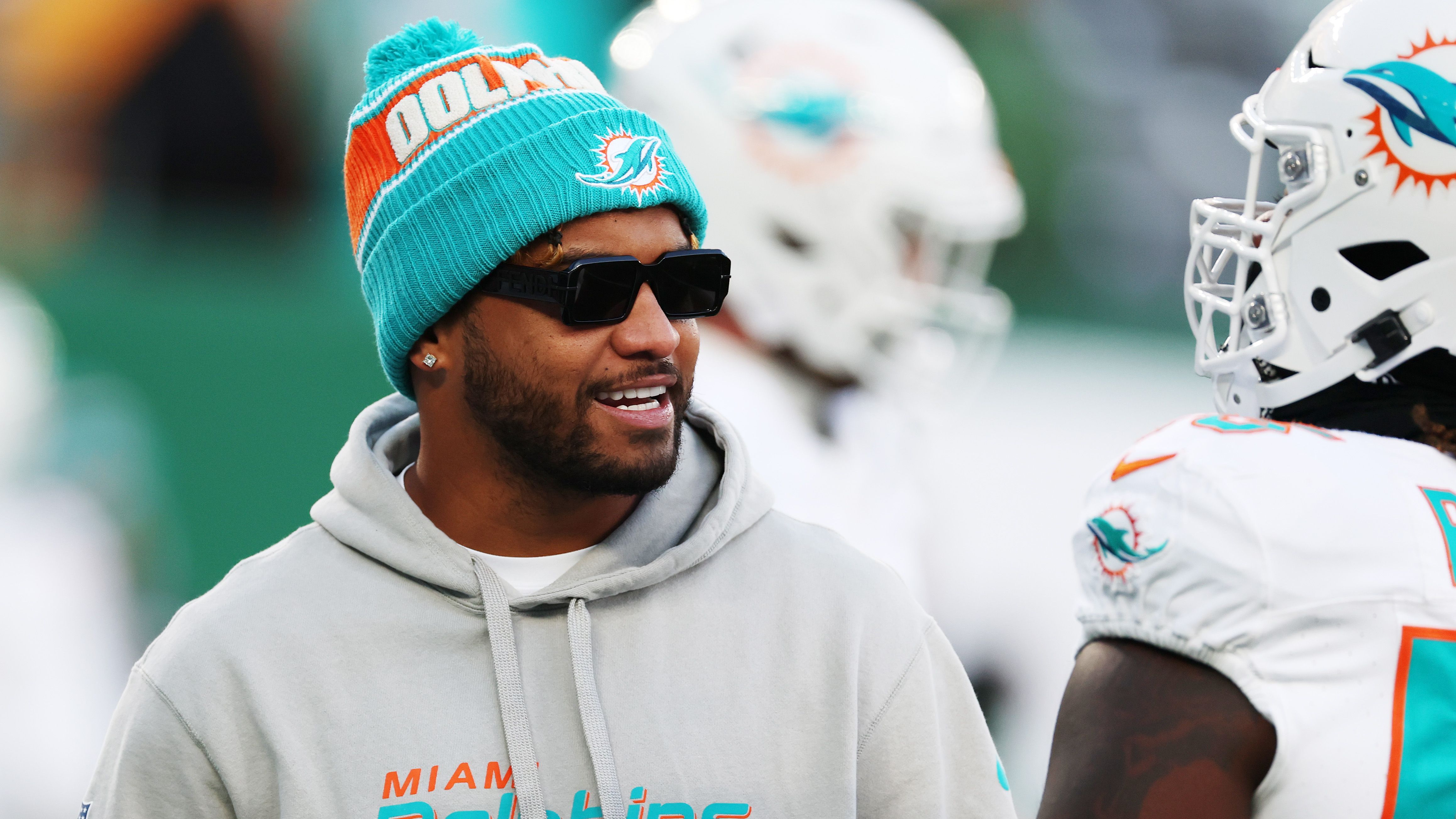 <strong>Platz 23: Tua Tagovailoa (Miami Dolphins)</strong><br>In einer gut geölten Dolphins-Offensive ist Tua Tagovailoa nur ganz schwer aufzuhalten. Er ist ein starker Ballverteiler, mit schnellem Release und guter Übersicht. Allerdings plagen ihn immer wieder Verletzungen und wenn der Dolphins-Motor stockt, gerät auch Tua schnell ins Straucheln.