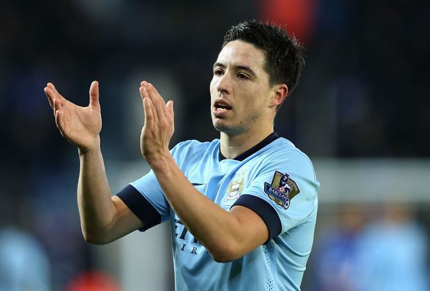 
                <strong>Rechtes Mittelfeld: Samir Nasri</strong><br>
                Nur ein Jahr spielen sie gemeinsam bei den "Gunners", doch Samir Nasri scheint einen bleibenden Eindruck hinterlassen zu haben. "Mit Samir habe ich in meiner ersten Profi-Saison bei Arsenal zusammen gespielt. In dieser Saison war er eine Klasse für sich", so Wilshere.
              