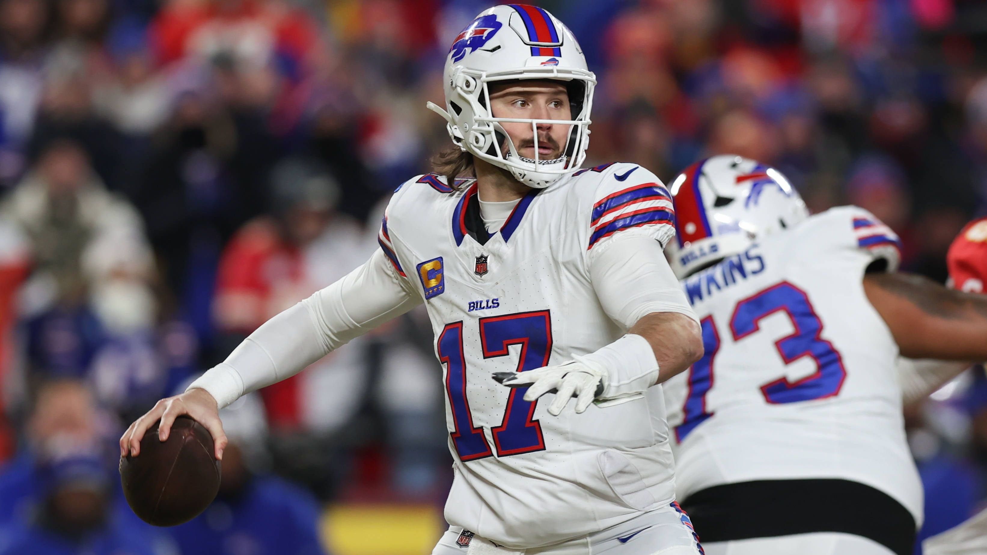 <strong>Buffalo Bills</strong><br>- QB Josh Allen (6 Jahre, 330 Millionen US-Dollar, im Bild)<br>- RB Darrynton Evans<br>- RB Ty Johnson (2 Jahre, 5 Millionen US-Dollar)<br>- FB Reggie Gilliam (1 Jahr, 2 Millionen US-Dollar)<br>- WR Josh Palmer (3 Jahre, 36 Millionen US-Dollar)<br>- WR Khalil Shakir (4 Jahre, 60,2 Millionen US-Dollar)<br>- Edge Joey Bosa (1 Jahr, 12,6 Millionen US-Dollar)<br>- Egde Michael Hoecht (3 Jahre, 24 Millionen US-Dollar)<br>- Edge Greg Rousseau (4 Jahre, 80 Millionen US-Dollar)<br>- LB Terrel Bernard (4 Jahre, 50 Millionen US-Dollar)<br>- LS Reid Ferguson (4 Jahre)<br>- S Darrick Forrest (1 Jahr)