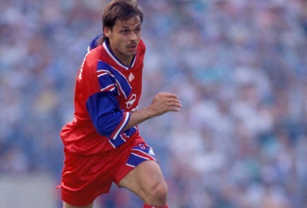 
                <strong>Olaf Thon</strong><br>
                Olaf Thon und der FC Bayern? Die meisten Fußball-Anhänger verbinden den Weltmeister von 1990 eher mit dem FC Schalke. Doch Thon war auch sechs Jahre für den FCB aktiv und erzielte in 148 Pflichtspielen 30 Tore.
              