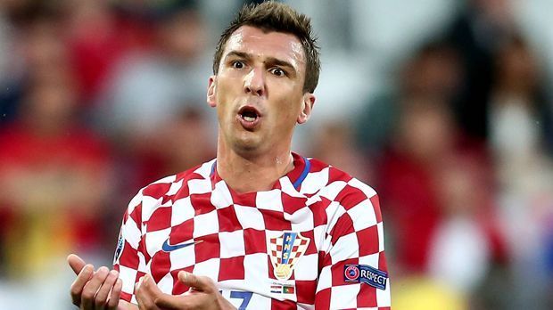 
                <strong>Mario Mandzukic</strong><br>
                Mario Mandzukic: Trotz des spielerischen Übergewichts Kroatiens vor der Pause blieb der frühere Münchner wirkungslos. Symptomatisch für seine Leistung: Der ansonsten so kopfballstarke Mandzukic setzte einen Kopfball aus aussichtsreicher Position in der 34. Minute meterweit links am Tor vorbei. Ansonsten machte er gegen die Routiniers Pepe und Fonte kaum einen Stich. ran-Note: 4-
              