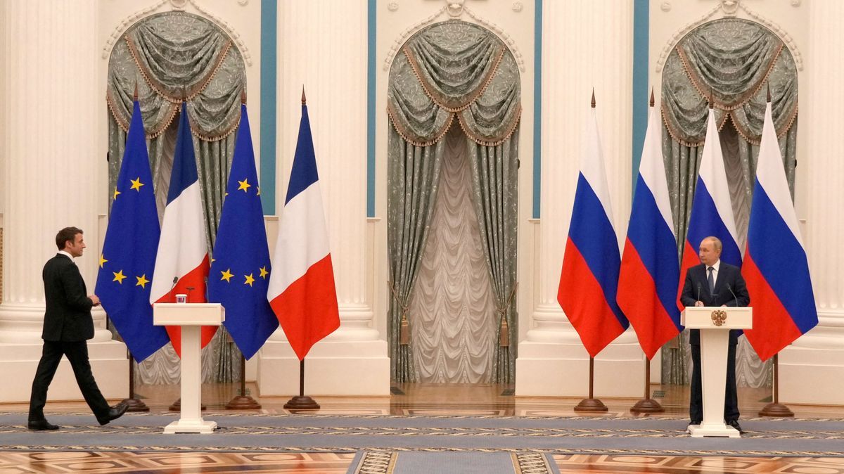 2022 trafen sich Frankreichs Präsident Emmanuel Macron und Russlands Präsident Wladimir Putin noch zu Gesprächen. Jetzt wurde Putin nicht zu den D-Day Feierlichkeiten eingeladen.
