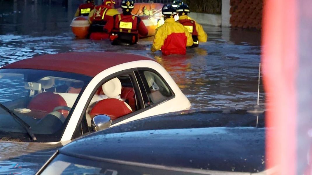 Der Norden Italiens leidet unter schweren Regenfällen mit Überschwemmungen: Mindestens drei Tote werden beklagt.