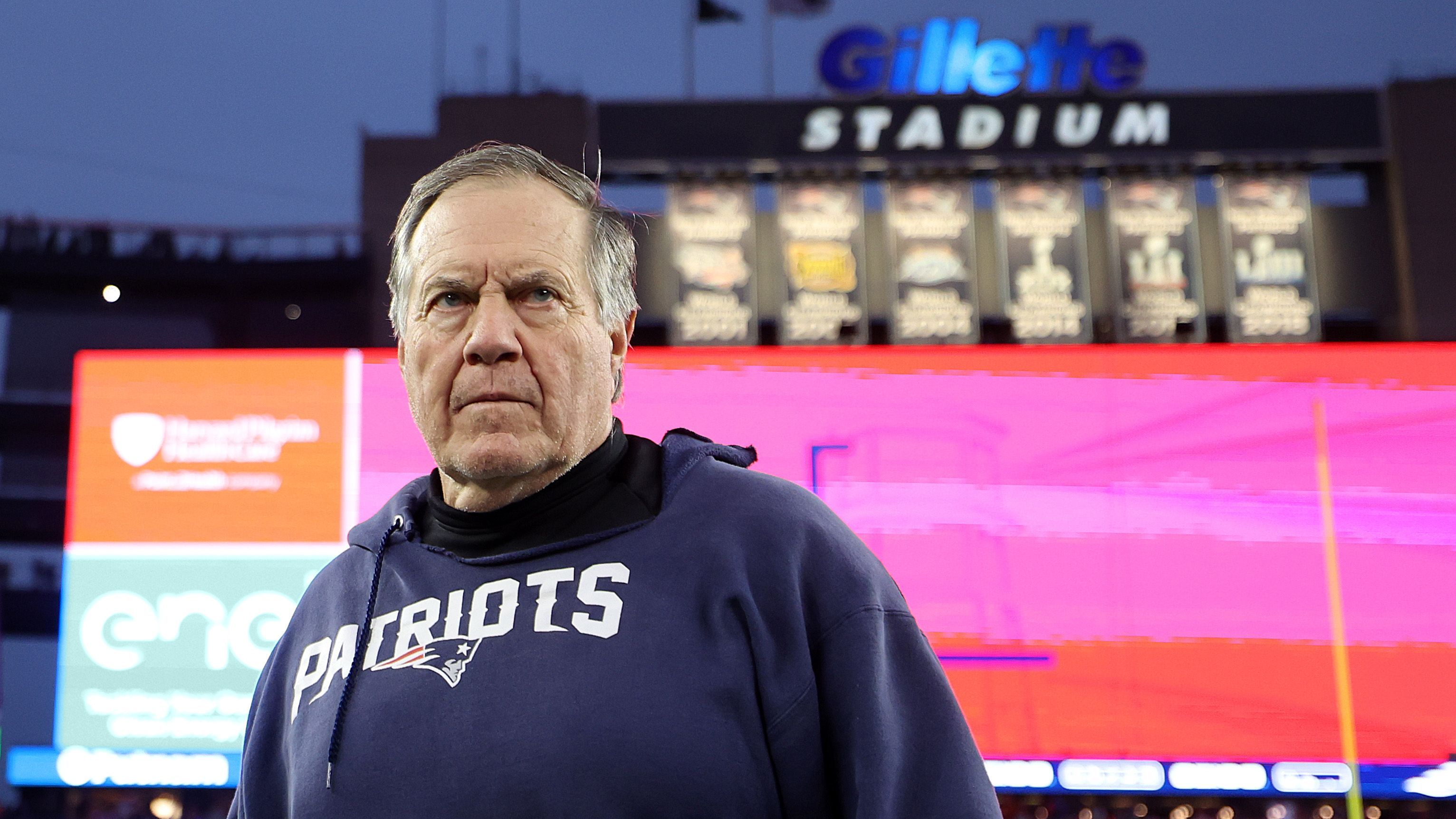 <strong>Bill Belichick</strong><br>Die Gerüchte häufen sich, dass Bill Belichick in der kommenden Saison nicht mehr Head Coach der New England Patriots sein wird. Folglich wäre der 71-Jährige eines der heißesten Eisen auf dem Markt der Coaches - und somit auch eine ernsthafte Option für die Chargers.