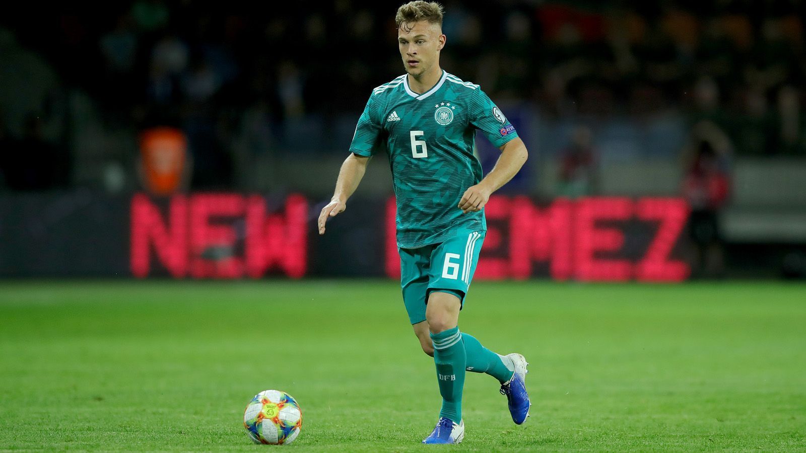 
                <strong>Joshua Kimmich</strong><br>
                Joshua Walter Kimmich
              