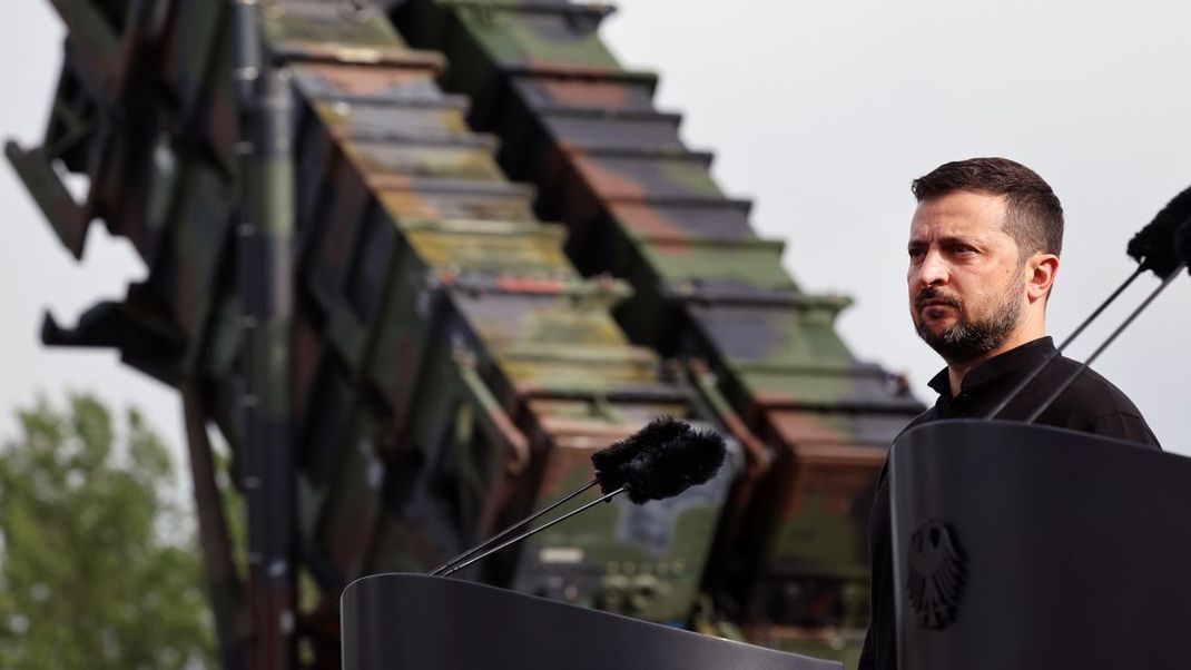 Der ukrainische Präsident Selenskyj will die NATO im Kampf gegen russische Drohnen mit Erfahrungen und Schulungen unterstützen.