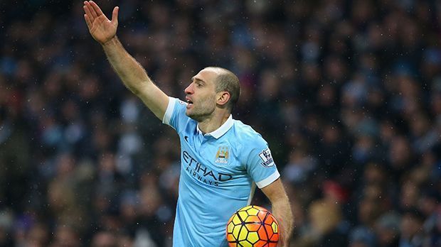 
                <strong>Pablo Zabaleta</strong><br>
                Pablo Zabaleta: Schon jetzt ist der Argentinier kein Stammspieler mehr unter Manuel Pellegrini. Es ist zu bezweifeln, ob der Rechtsverteidiger ins Konzept von Pep Guardiola passt. Seine 31 Jahre sind da auch nicht unbedingt ein Argument für eine Weiterbeschäftigung.
              