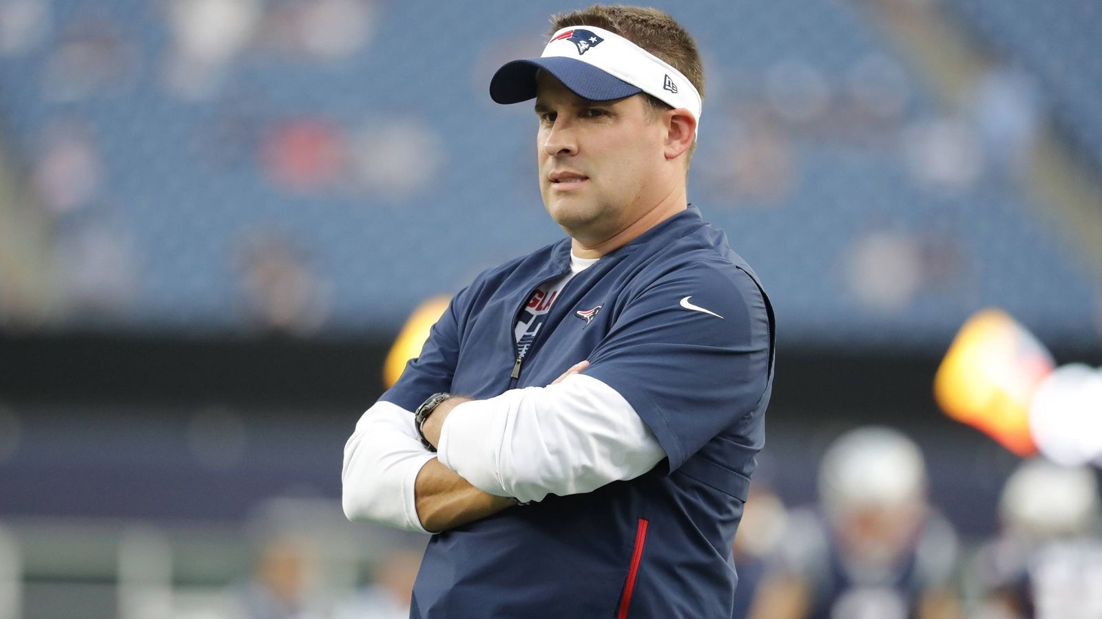 
                <strong>Josh McDaniels, Offensive Coordinator, New England Patriots</strong><br>
                Josh McDaniels sollte Anfang des Jahres bereits als Head Coach der Indianapolis Colts vorgestellt werden, sagte aber im wahrsten Sinne des Wortes in allerletzter Sekunde ab und blieb Offensive Coordinator der New England Patriots. Zu seinem unerwarteten und vielfach kritisierten Rückzieher sagte der 43-Jährige später: "Ich bin nicht stolz auf das Ganze." Er wird seine Gründe gehabt haben. Möglicherweise ahnte er, dass Quarterback Andrew Luck kurz vor dem Rücktritt steht. Interessant bleibt er für viele NFL-Teams trotzdem. McDaniels übernahm 2009 schon einmal die Denver Broncos als Head Coach, fing dort vielversprechend an, wurde aber in seiner zweiten Saison wegen Erfolglosigkeit entlassen. Seitdem allerdings hat er viel gelernt und mit den Patriots drei weitere Super Bowls gewonnen.
              