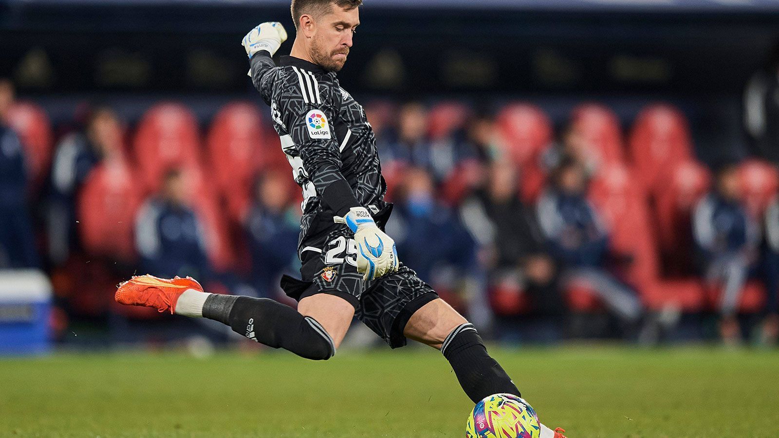 
                <strong>Platz 10: Aitor Fernandez</strong><br>
                &#x2022; Verein: CA Osasuna (La Liga)<br>&#x2022; sechs Weiße Westen in 13 Spielen<br>&#x2022; Quote: 46,2 Prozent<br>
              