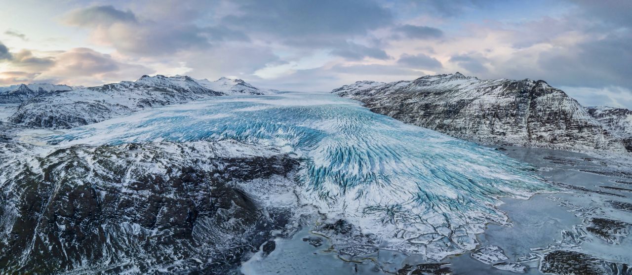 Der größte Gletscher Europas, Vatnajökull in Island, galt als beliebte Filmkulisse für die Expeditionen der Nachtwache auf der anderen Seite der Mauer (alias dem Reich der Wildlinge und Weißen Wanderer).