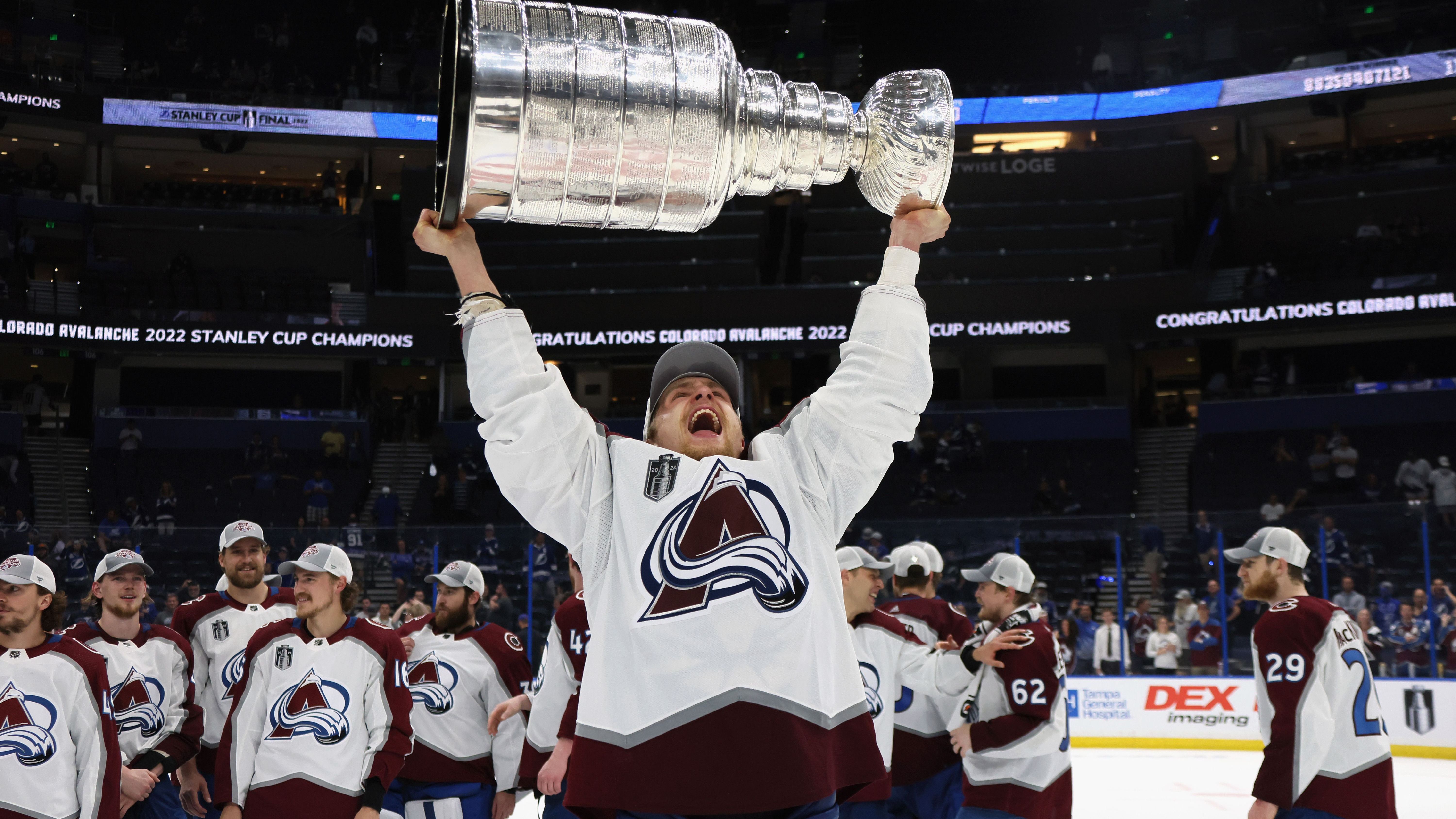 <strong>Nico Sturm - NHL</strong><br>2022: 4:2-Sieg in der Finalserie mit der Colorado Avalanche gegen die Tampa Bay Lightning