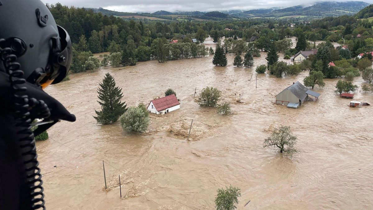 In Polen sorgen Unwetter weiterhin für massive Überschwemmungen. Foto: KG PSP/AP/dpa