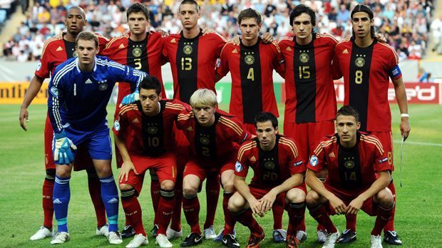 
                <strong>Deutschland gewinnt U21-EM 2009</strong><br>
                Heute (29.6.2017) vor genau acht Jahren (29.6.2009) haben sich die Jungstars des DFB mit einem 4:0-Sieg im Finale gegen England zum U21-Europameister gekrönt. Doch wer stand damals für Deutschland in der Startelf? ran.de klärt auf. 
              