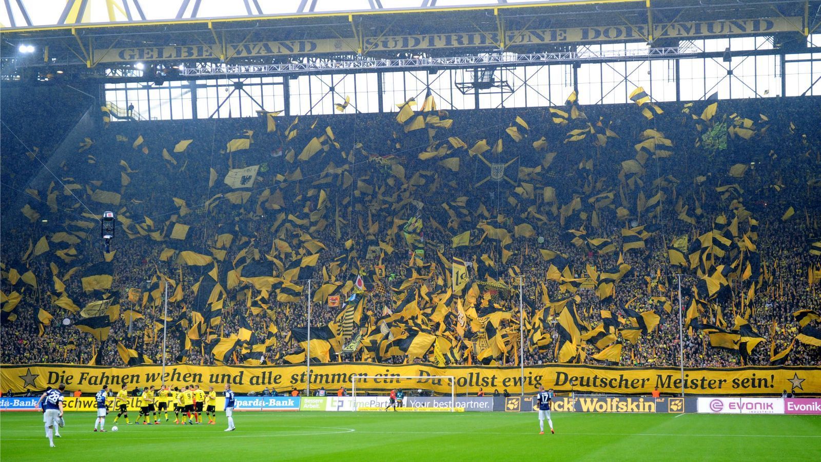 
                <strong>Borussia Dortmund (Signal Iduna Park)</strong><br>
                &#x2022; Partie: Borussia Dortmund gegen Eintracht Frankfurt - <br>&#x2022; Auslastung: 25.000 Zuschauer -<br>Der BVB hat 24.000 Karten an Geimpfte und Genesene vergeben, die restlichen 1000 Tickets gingen an negativ getestete Kinder und Jugendliche.
              