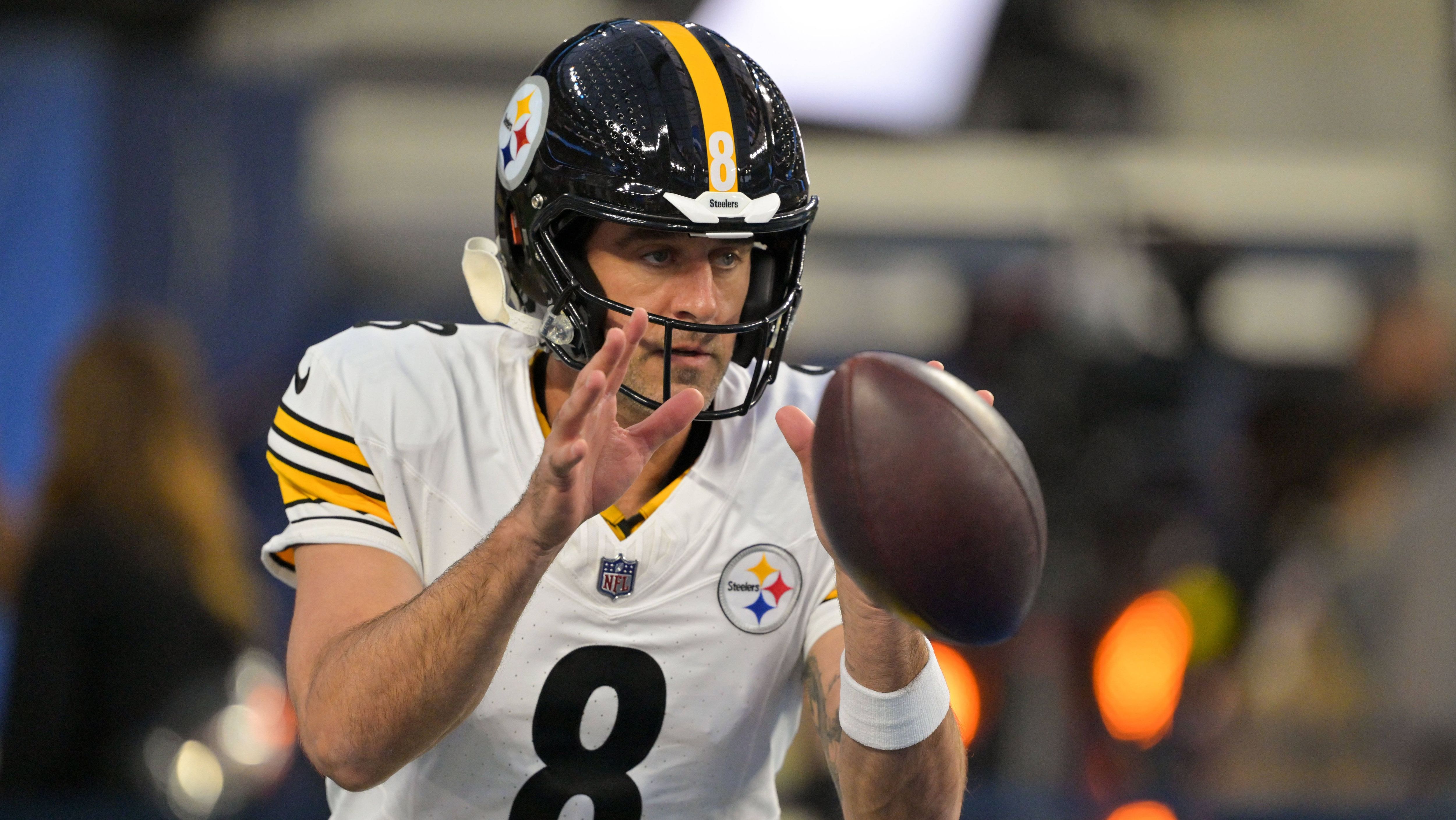 <strong>Platz 21: Aaron Rodgers (Pittsburgh Steelers)<br></strong>Der vorläufige Tiefpunkt für die Pittsburgh Steelers und Aaron Rodgers. Beim 7:26 gegen die Buffalo Bills wurde Rodgers von den Fans vom Feld gebuht und saß auf der Bank wie ein geprügelter Hund. Schwer vorstellbar, dass er eine Saison dranhängt.