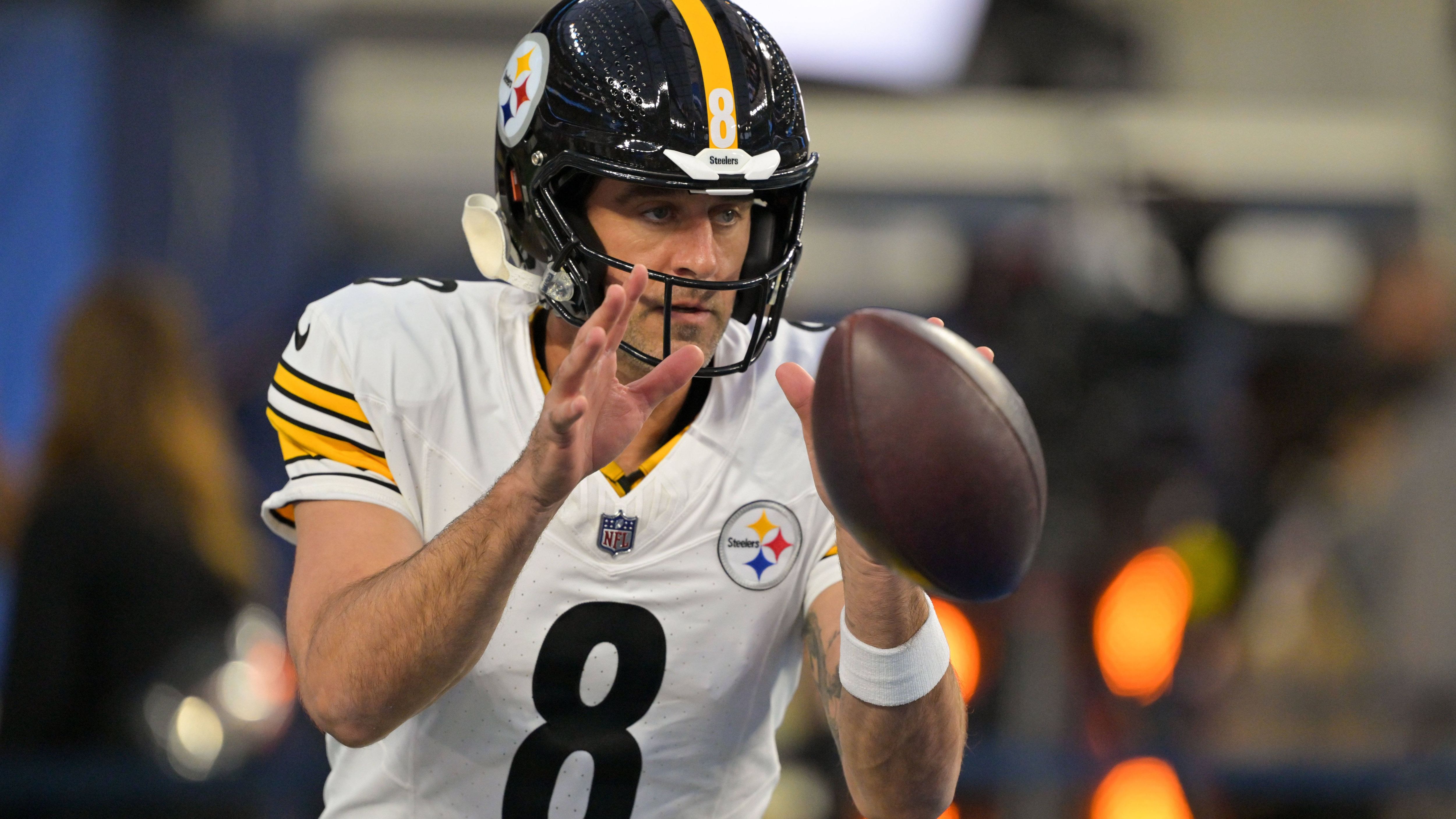 <strong>Platz 15: Aaron Rodgers (Pittsburgh Steelers)<br></strong>Aaron Rodgers spielte in Week 10 gegen die Los Angeles Chargers gar nicht wie Aaron Rodgers. Gleich zwei Interceptions unterliefen dem "Gunslinger", der auch nur 16 von 31 Pässen anbrachte. Der einzige Score gelang ihm in der Garbage Time. Damit war die dürftigste Darbietung im Steelers-Dress komplett.