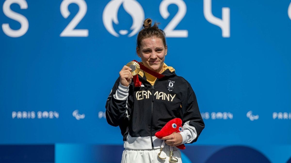 Maike Hausberger mit ihrem Gold in Paris