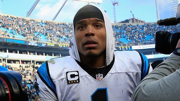 
                <strong>Cam Newton</strong><br>
                Im Jahr 2011 drafteten die Carolina Panthers mit dem ersten Pick einen jungen Quarterback namens Cam Newton. Seitdem sorgt der Passgeber mit der Nummer eins in der NFL für Furore. Besonders in dieser Saison zeigt der 26-Jährige sein ganzes Können und dürfte ein heißer Kandidat auf den MVP-Titel sein.
              