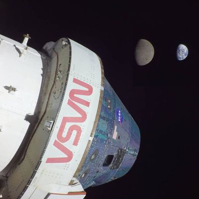 Nasa Artemis 1 Orion Vor Mond Und Erde 1