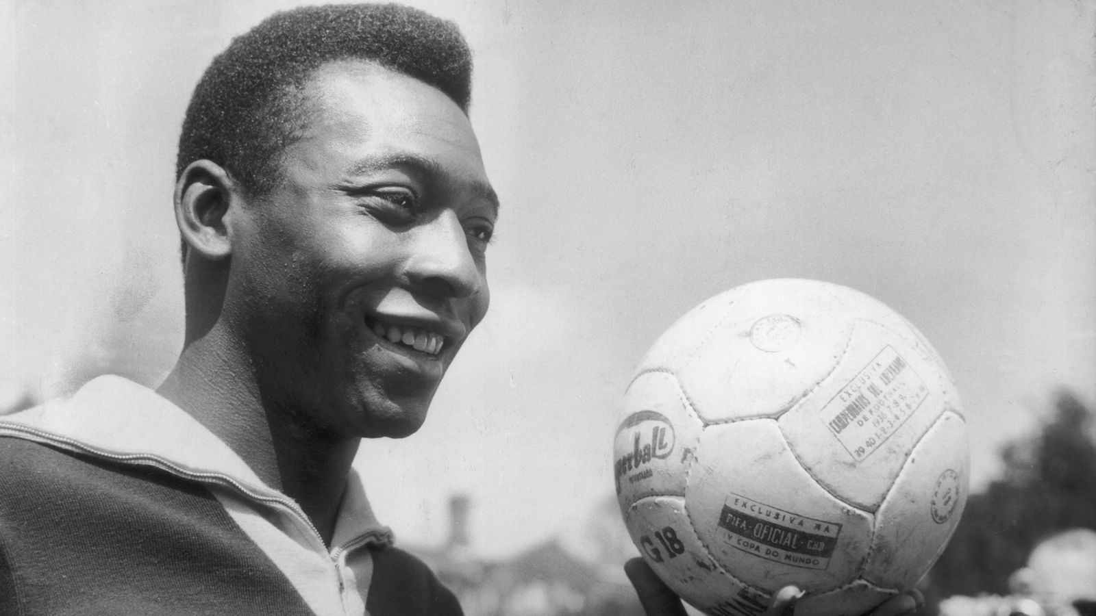 
                <strong>Brasilien - Pele (16 Jahre, acht Monate und 14 Tage)</strong><br>
                Der jüngste Debütant in der erfolgreichen Fußball-Geschichte der Brasilianer ist gleichzeitig der wohl beste Fußballer aller Zeiten, Pele. Der Stürmer bestritt im zarten Alter von 16 Jahren, acht Monaten und 14 Tagen sein erstes Spiel. Bei der 1:2-Niederlage gegen Argentinien erzielte er auch prompt den einzigen Treffer für Brasilien.
              