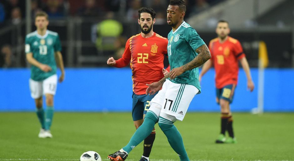 
                <strong>Abwehr: Jerome Boateng</strong><br>
                Jerome Boateng scheint sich erst wieder an die Nationalmannschaft gewöhnen zu müssen. Der Innenverteidiger bleibt erstaunlich schwach, lässt viele Lücken entstehen, die die Spanier eiskalt nutzen. In der zweiten Halbzeit ist Boateng wacher und schneller zur Stelle. In der 76. Minute bewahrt er ter Stegen vor dem zweiten Gegentreffer. ran-Note: 4. 
              