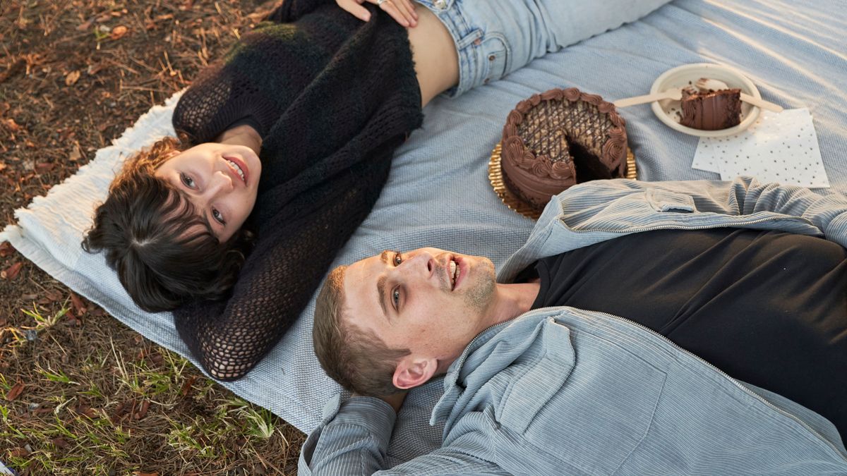 Couple celebrates a birthday at the park