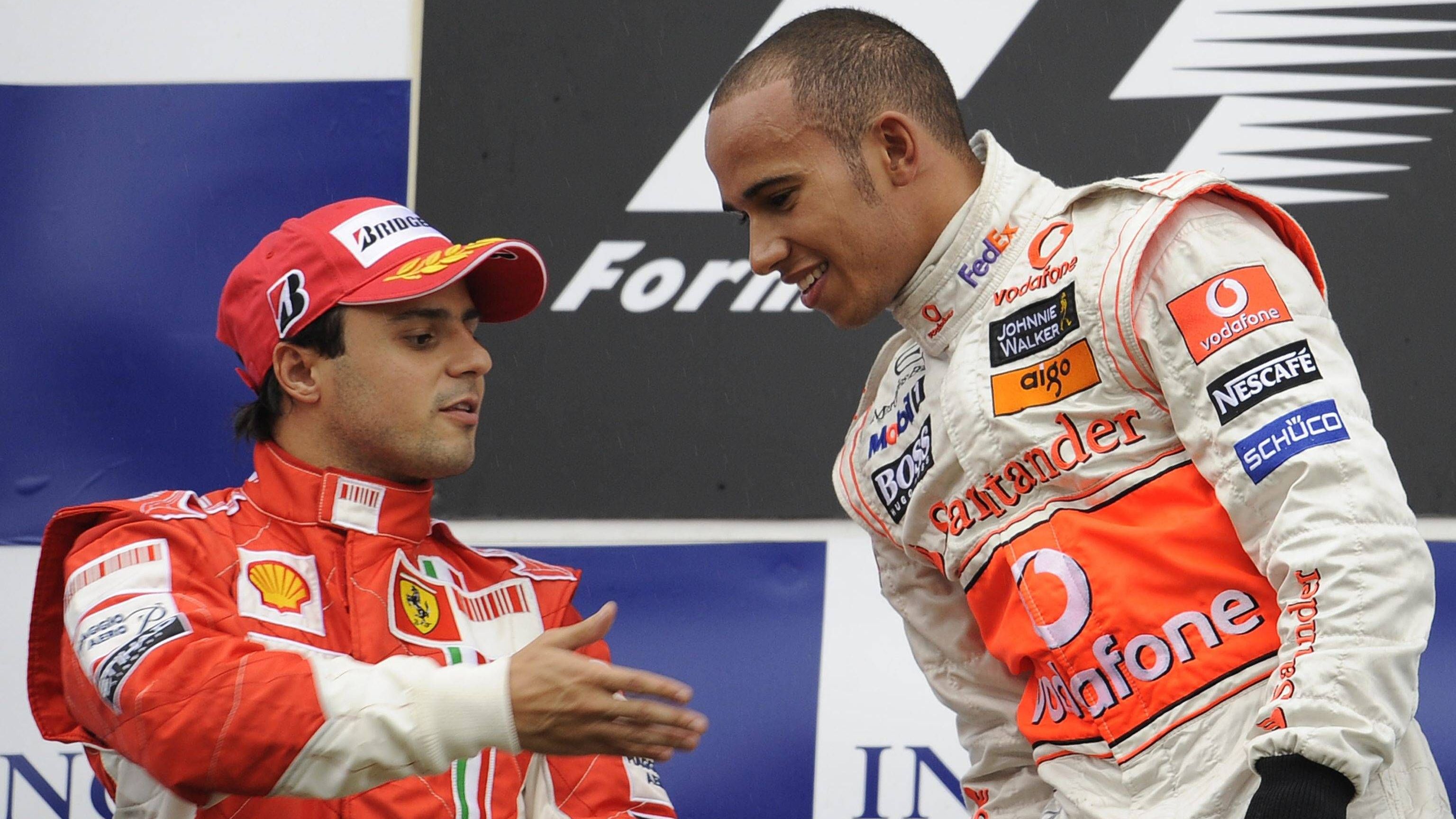 <strong>Massa will Hamiltons Titel mit Hamiltons Hilfe einklagen</strong><br>Noch immer versucht Felipe Massa, den Formel-1-Titel 2008 von Lewis Hamilton einzuklagen. Dafür ersuchen seine Anwälte nun die Hilfe eines ganz bestimmten Mannes - nämlich die von Hamilton. Der Brite soll um der "Integrität des Sportes" willen bei der Aufklärung der "Verschwörung" (Massa) helfen. Die Hoffnung stirbt offenbar auch beim Brasilianer zuletzt.