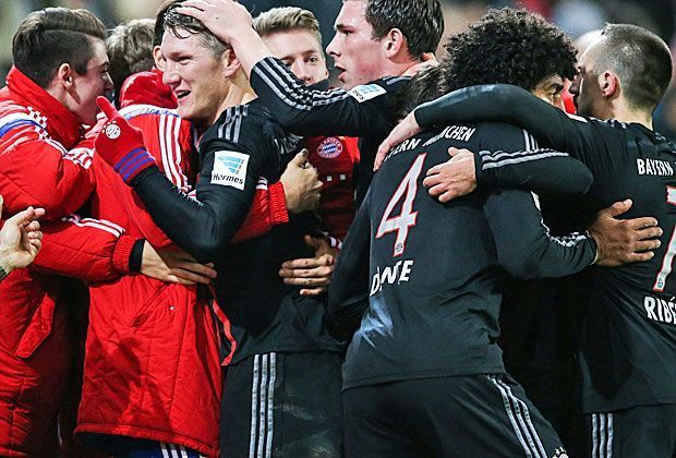 
                <strong>Rekord-Vorsprung</strong><br>
                Mit dem Sieg in Mainz hat der FC Bayern eine weitere Bestmarke pulverisiert: Mehr als zehn Punkten Vorsprung auf den Verfolger, wie der deutsche Rekordmeister (45 Punkte) auf den VfL Wolfsburg (31), hatte nach einer Hinrunde noch nie ein Bundesliga-Spitzenreiter.
              