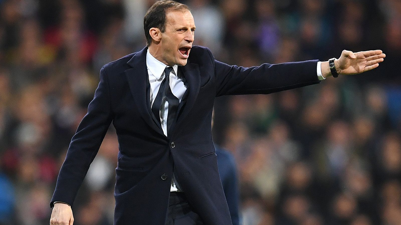 
                <strong>Massimiliano Allegri (Juventus Turin)</strong><br>
                Bei Juventus Turin hat Massimiliano Allegri den Erfolgsweg seines Vorgängers Antonio Conte fortgeführt und mit dem übermächtigen Team der Serie A vier Doubles am Stück eingefahren. Es könnte also der perfekte Zeitpunkt sein, um erstmals den Schritt ins Ausland zu wagen - auch wenn der Vertrag noch zwei Jahre läuft. Eine erfolgsverwöhnte Mannschaft würde der Italiener auch in Madrid vorfinden.
              