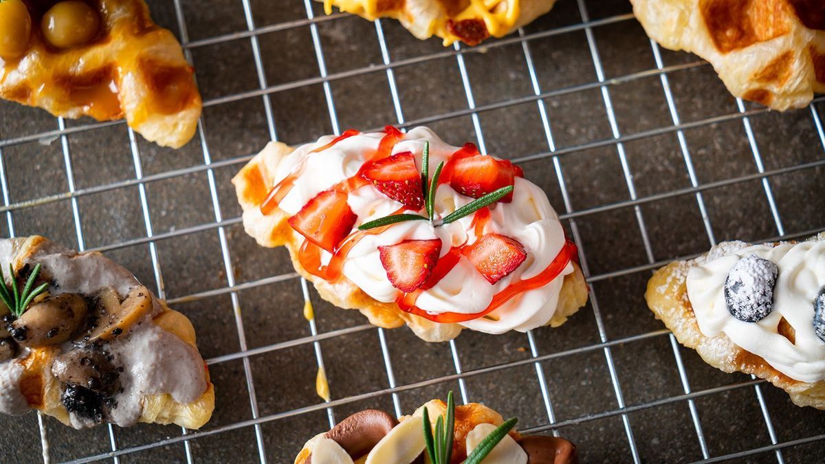 croffle with fresh strawberry and whipped cream